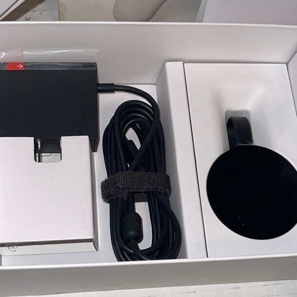 Google Stadia Premiere Edition Controller Chromecast Ultra Bundle | White - Picture 8 of 9